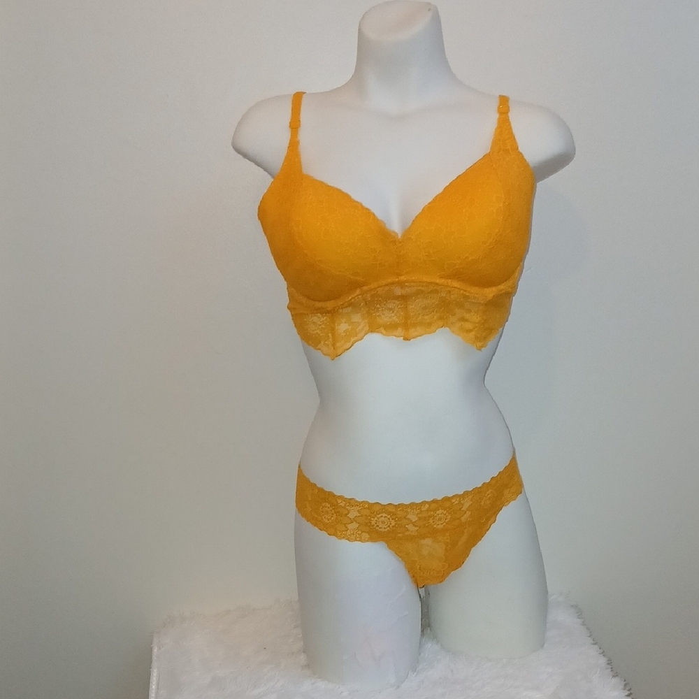 PINK‎ Victoria's Secret Sexy Feminine Bright Lace Bralette and Thong Panty Set - Picture 2 of 16